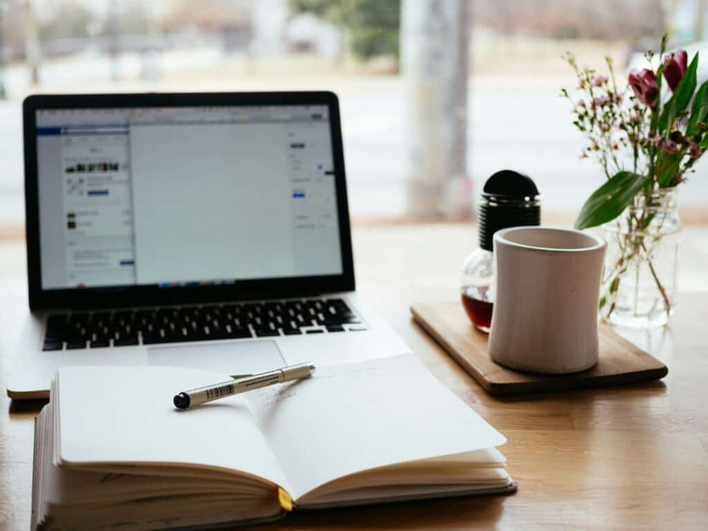 How to Create High-Quality Content That Connects | Computer on desk | Cahaba Digital | Search Engine Optimization in birmingham AL